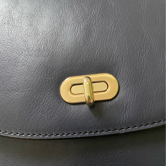 Lo & Sons Leather Crossbody Bag - Picture 10 of 11